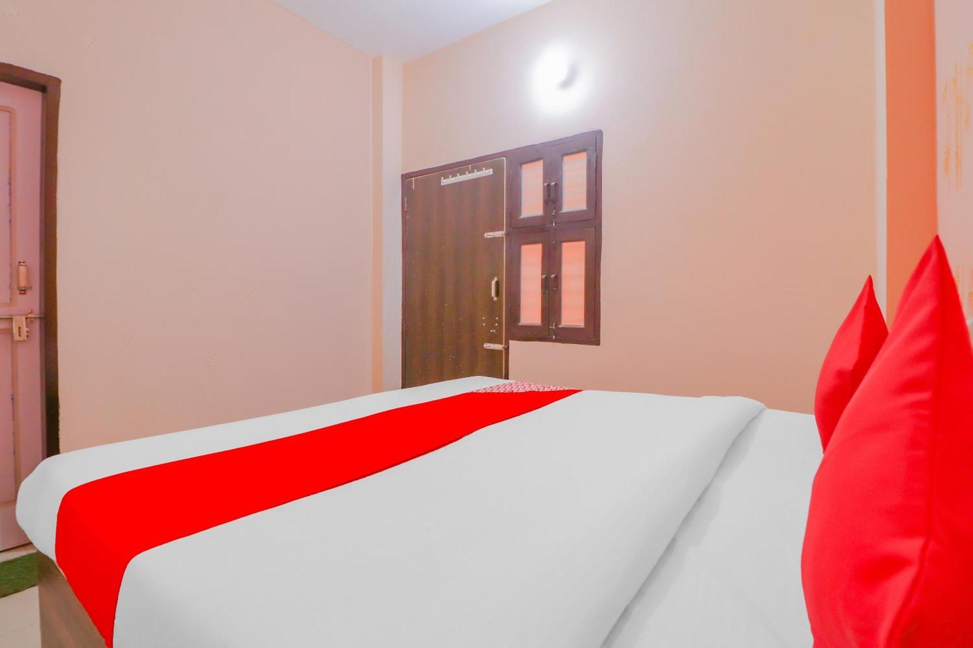 Hotel O Bhardwaj Guest House Garhi Harsaru Esterno foto