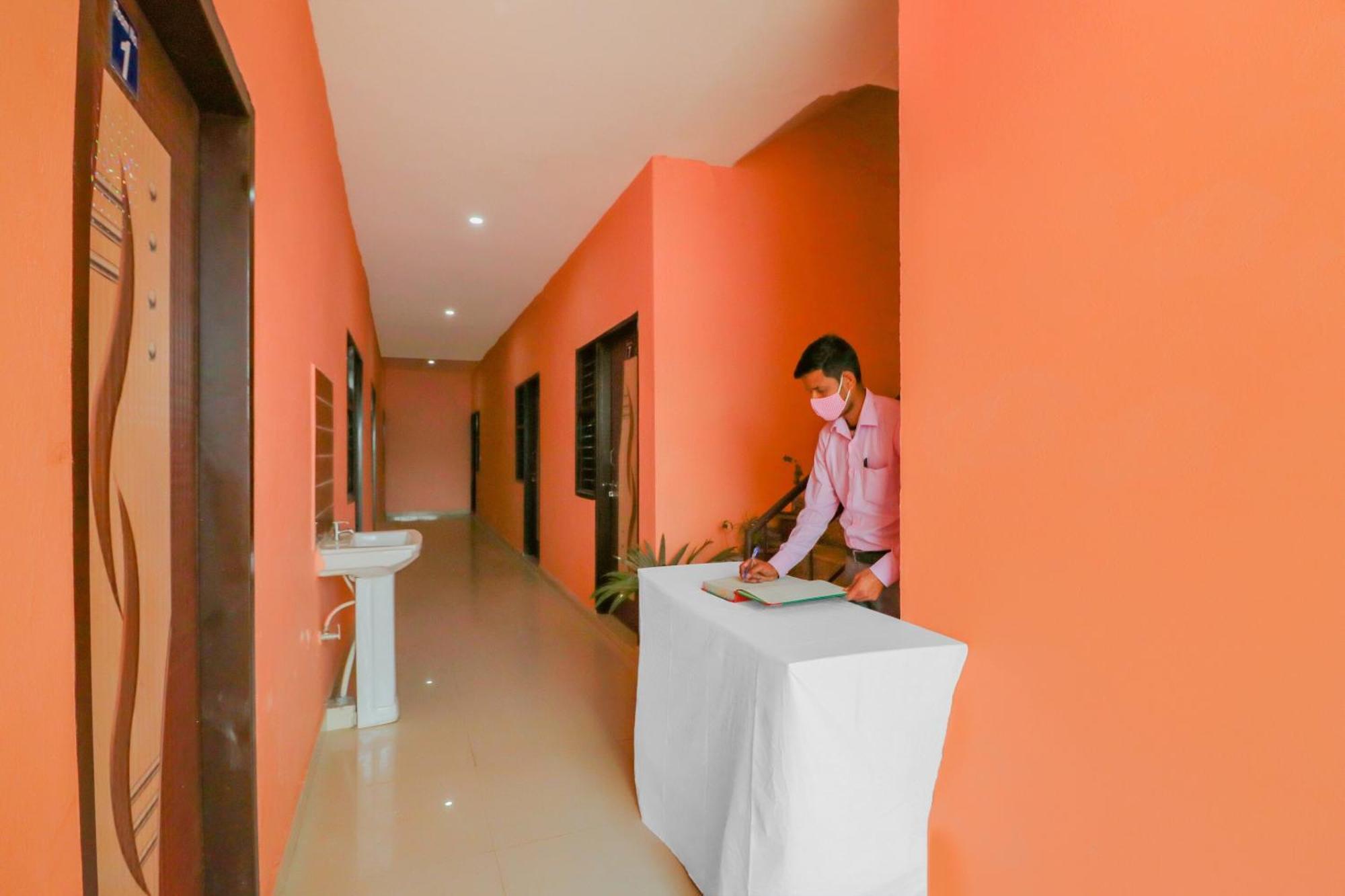 Hotel O Bhardwaj Guest House Garhi Harsaru Esterno foto