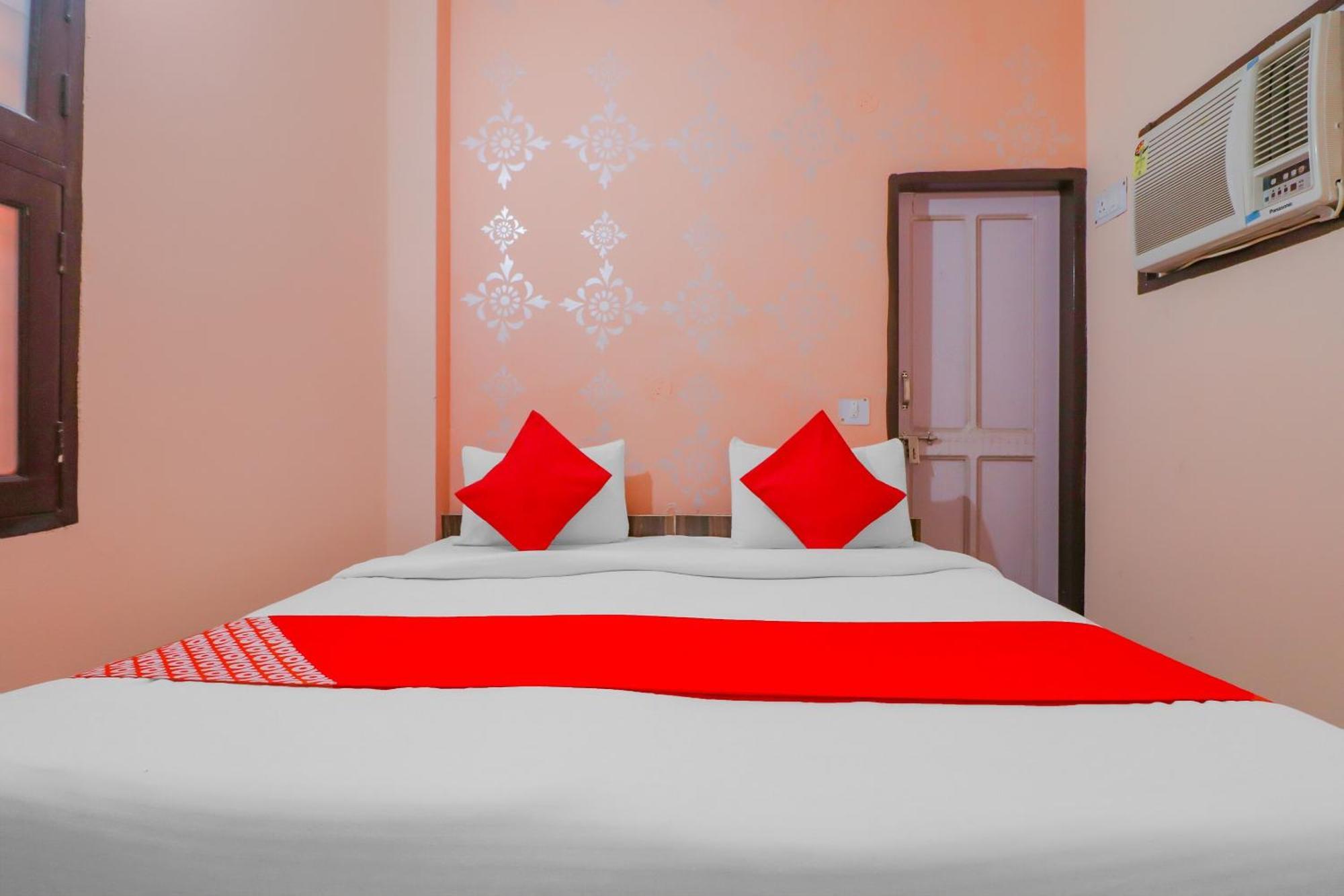 Hotel O Bhardwaj Guest House Garhi Harsaru Esterno foto